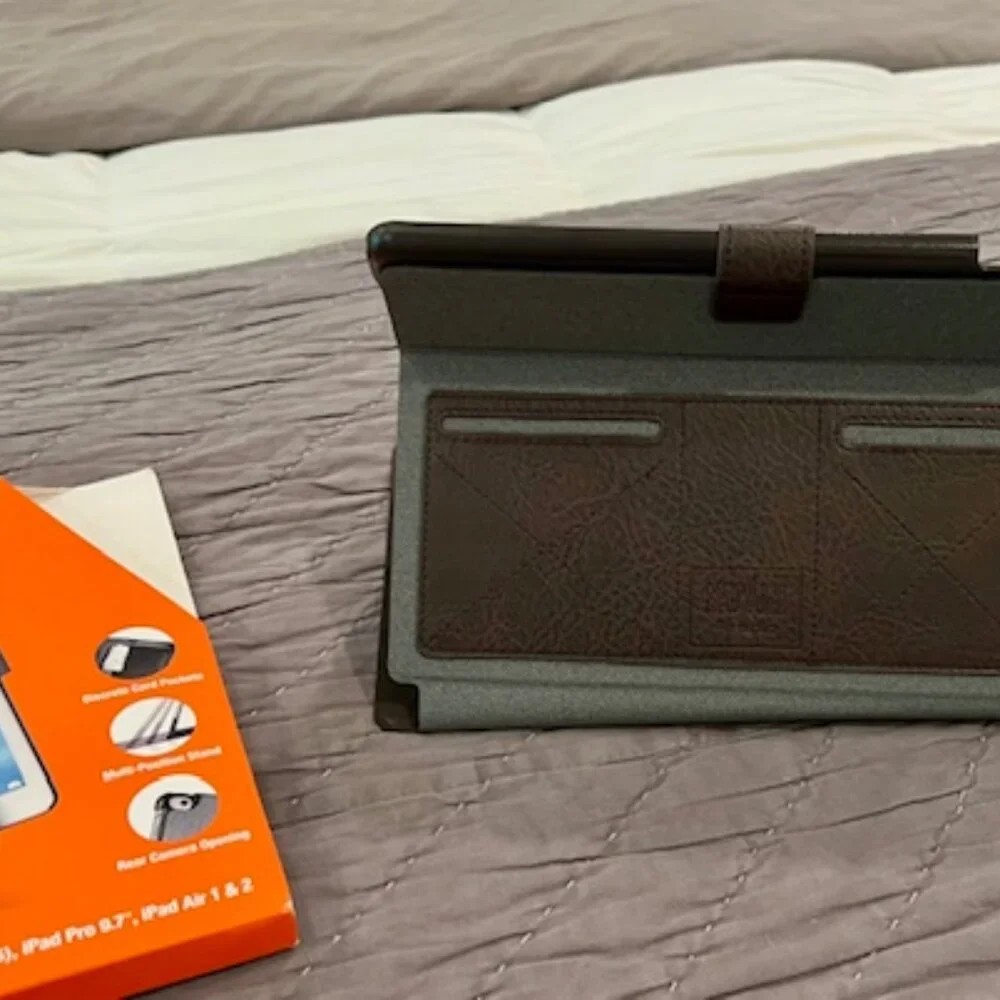 Solo New York, Thompson Air Slim iPad Case, Grey & Black.
